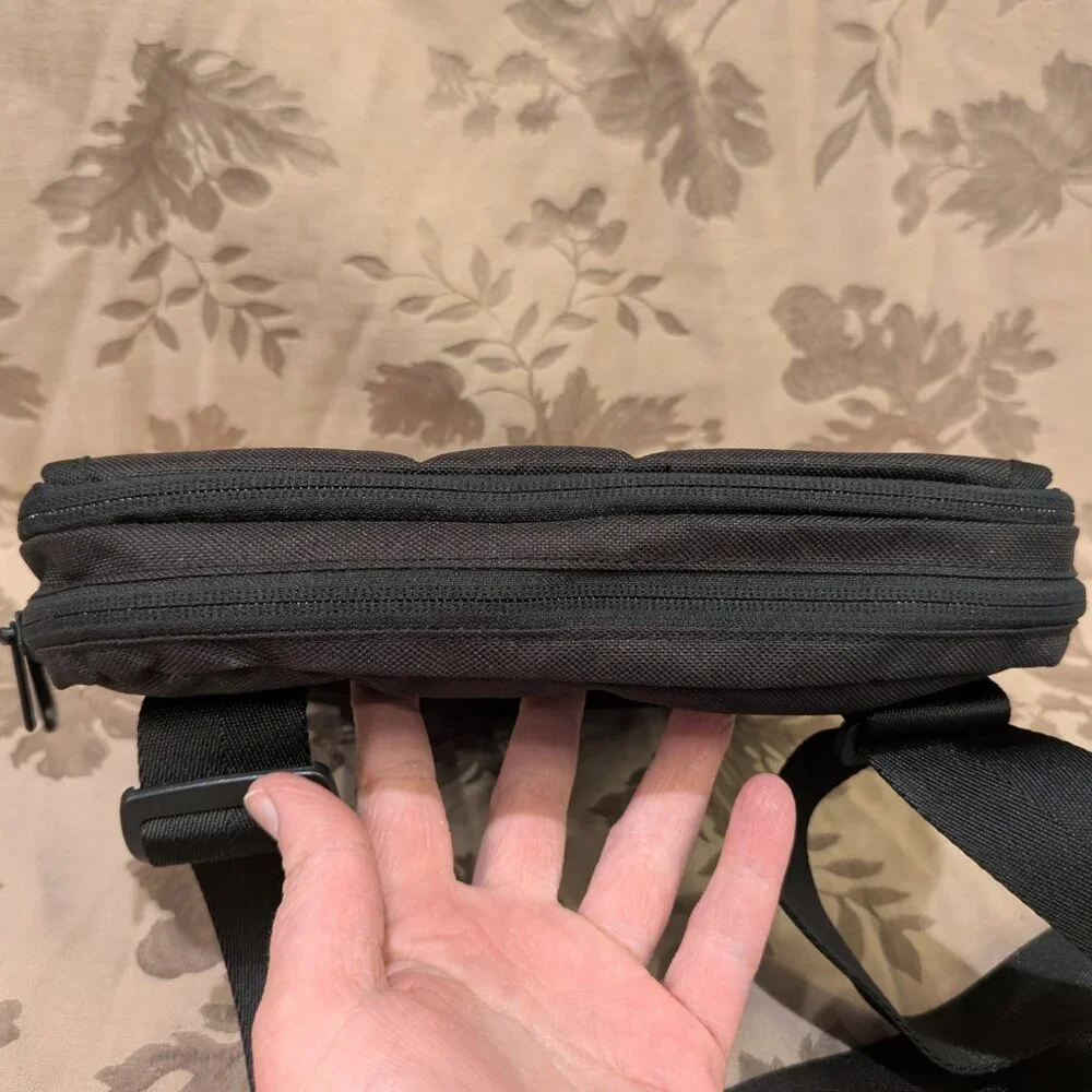 Eddie Bauer Crossbody Connect Tech Travel Day Bag, Gently Used! EUC